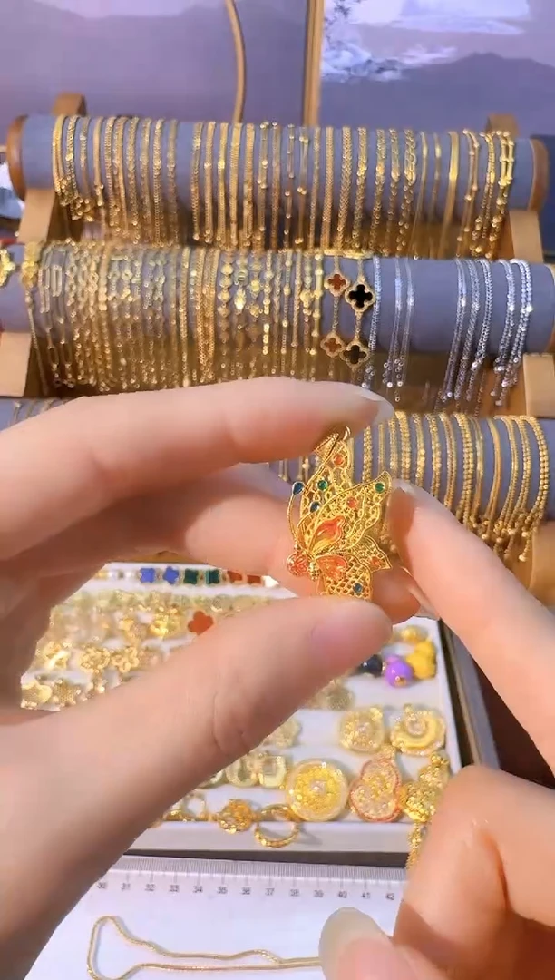 红胡 蝶吊 坠1.25g