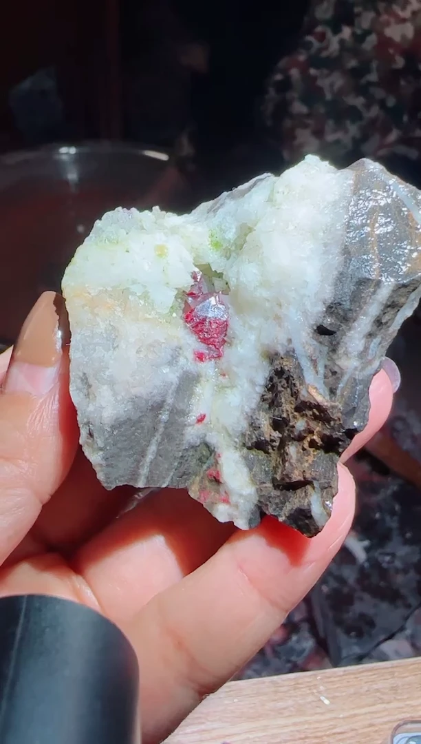 天然辰砂朱砂毛料46