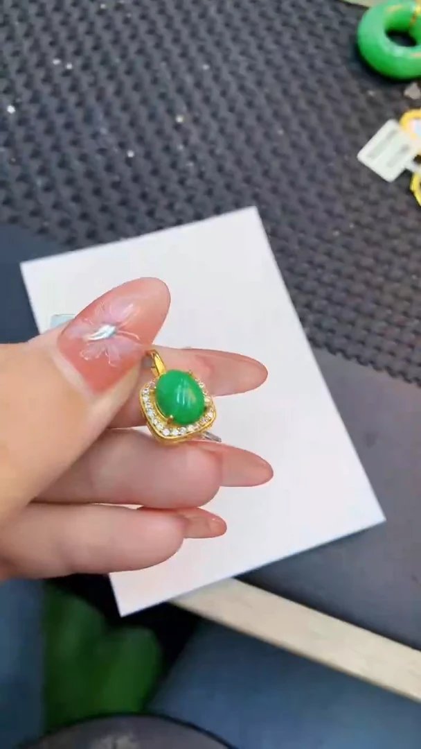 颈饰未镶嵌翡翠1