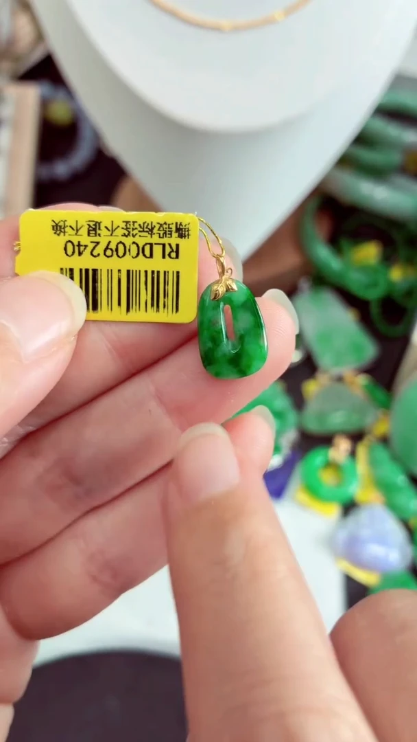 吊坠(不含链)18K金镶嵌翡翠挂件