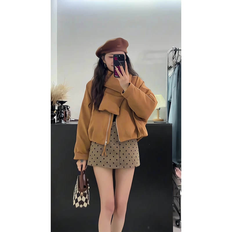 设计感浅棕色拉链短款外套百搭保暖围脖上衣波点包臀半身裙子秋冬
