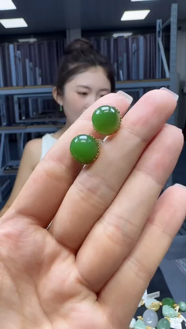 和田玉18K金镶嵌耳饰1