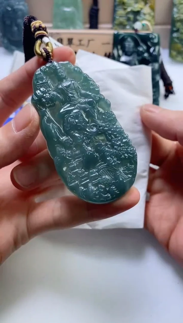 翡翠挂件未镶嵌
