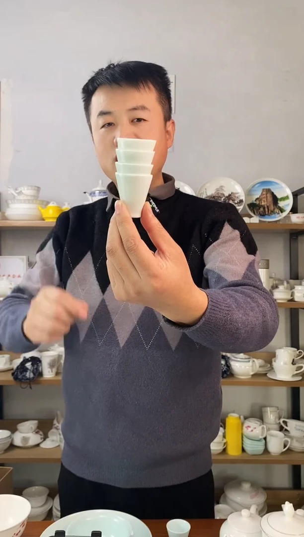 直播间微瑕青色小酒杯四个