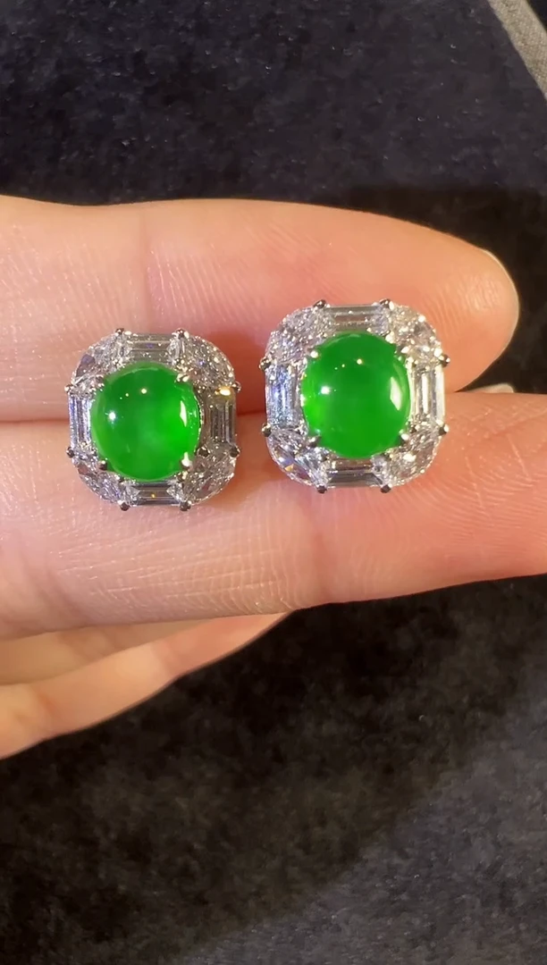 18K金镶嵌翡翠耳饰高冰黄阳绿蛋面耳钉