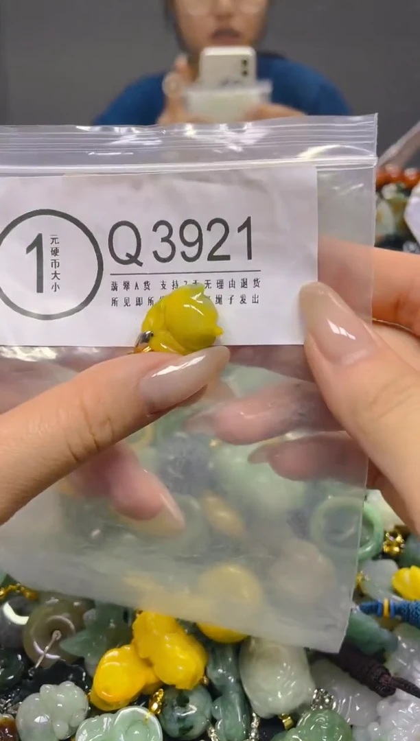 颈饰未镶嵌翡翠/ Q /翡翠A货，一件也是批发价