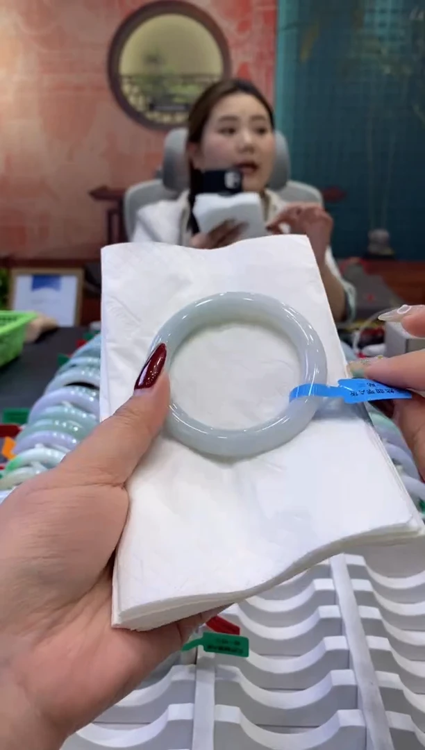 【闪购商品】翡翠手镯未镶嵌多人0008409