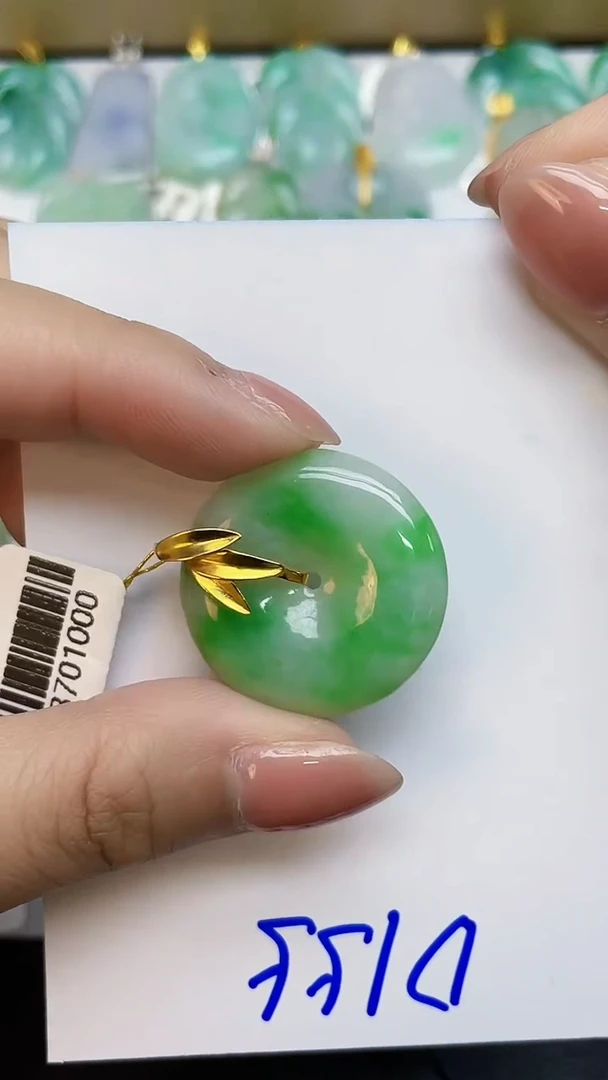 翡翠18K金镶嵌颈饰0000000000