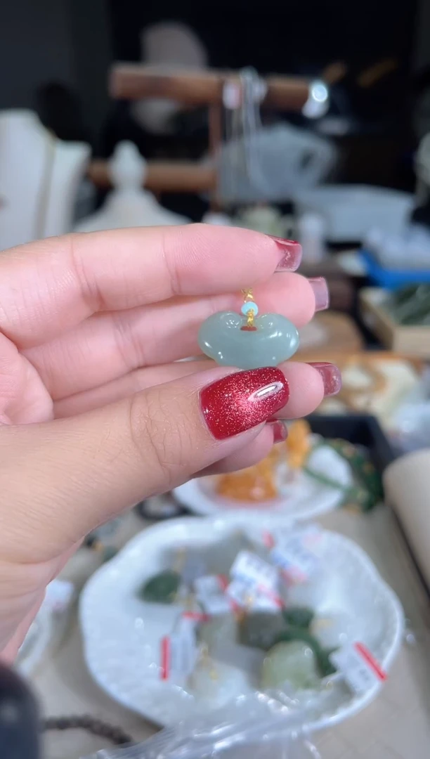 和田玉未镶嵌吊坠(不含链)多样性发货其一