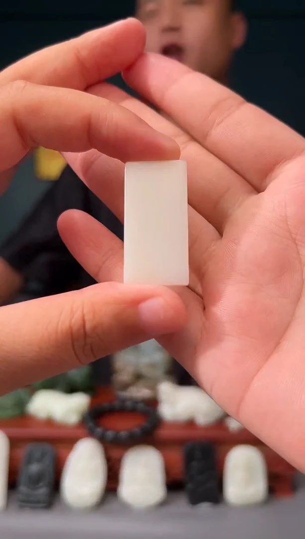 和田玉未镶嵌颈饰吊坠