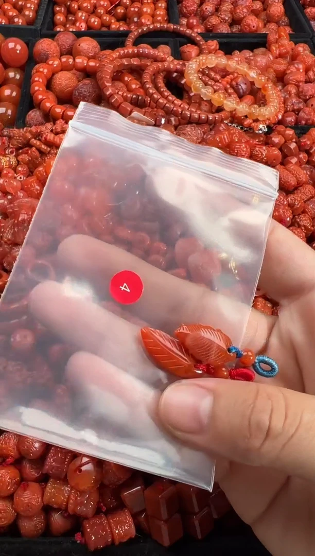 南红玛瑙未镶嵌颈饰1