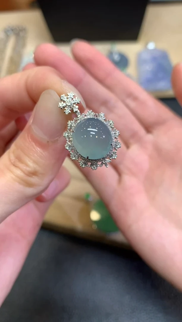 【闪购商品】翡翠颈饰18K金镶嵌蛋面【无服务费】