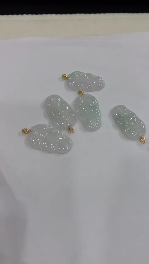 【闪购商品】翡翠吊坠(不含链)18K金镶嵌叶子多样性发货1件