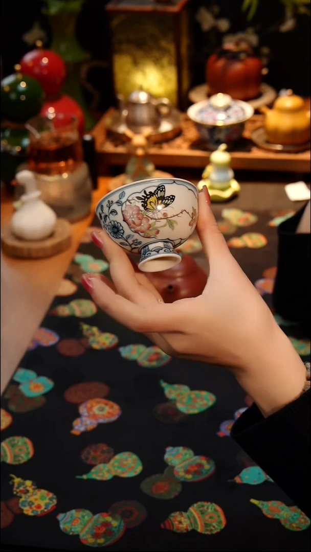 茶器青花斗彩高足蝴蝶主人杯一格
