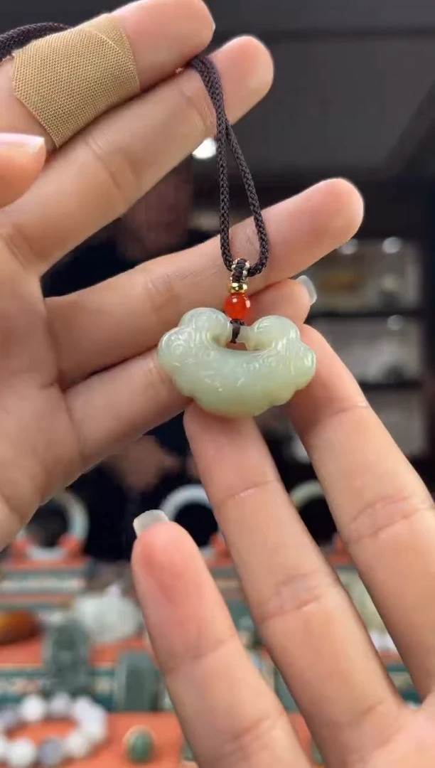 和田玉未镶嵌颈饰1