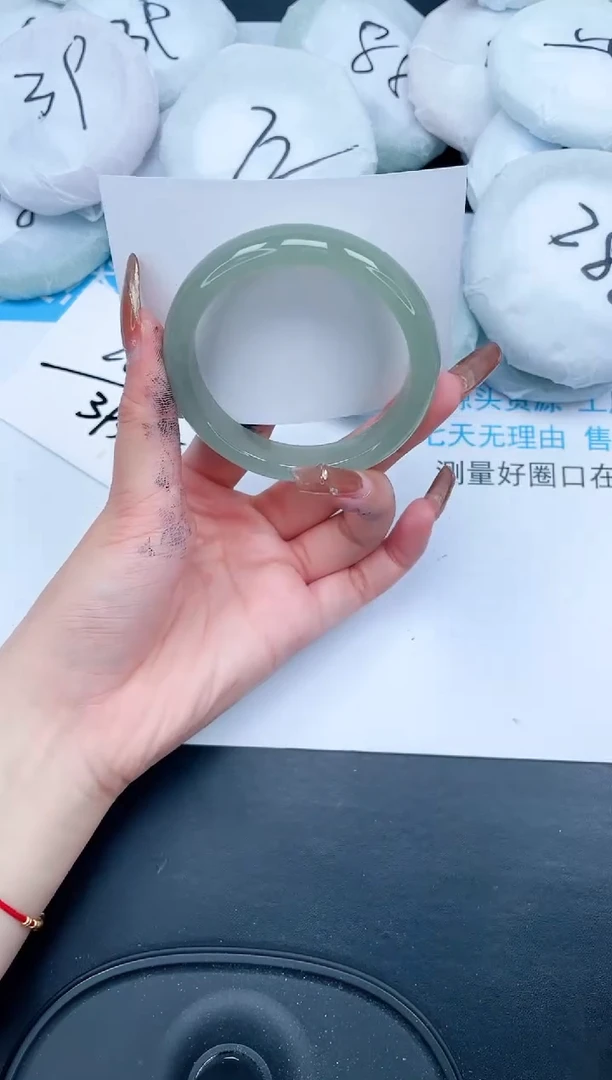 【闪购商品】石英质玉手镯未镶嵌208-57