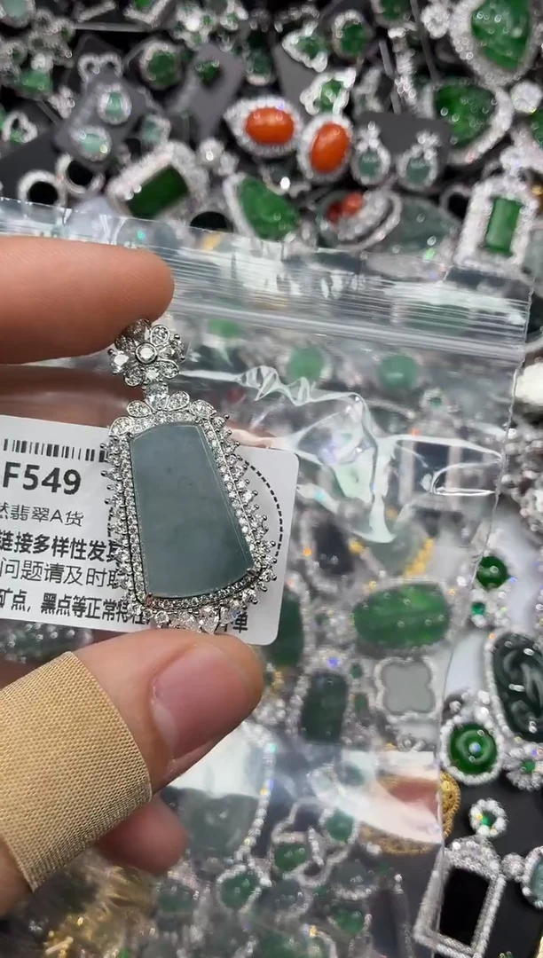 颈饰未镶嵌翡翠F549吊坠