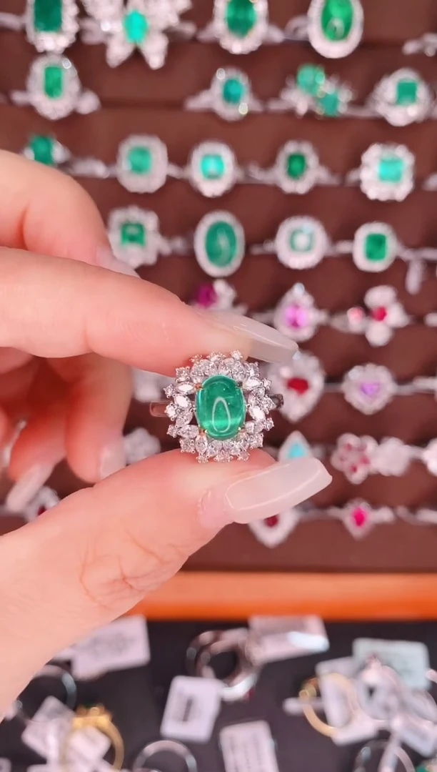 【闪购商品】祖母绿18K金戒指18K金镶嵌1.67克拉