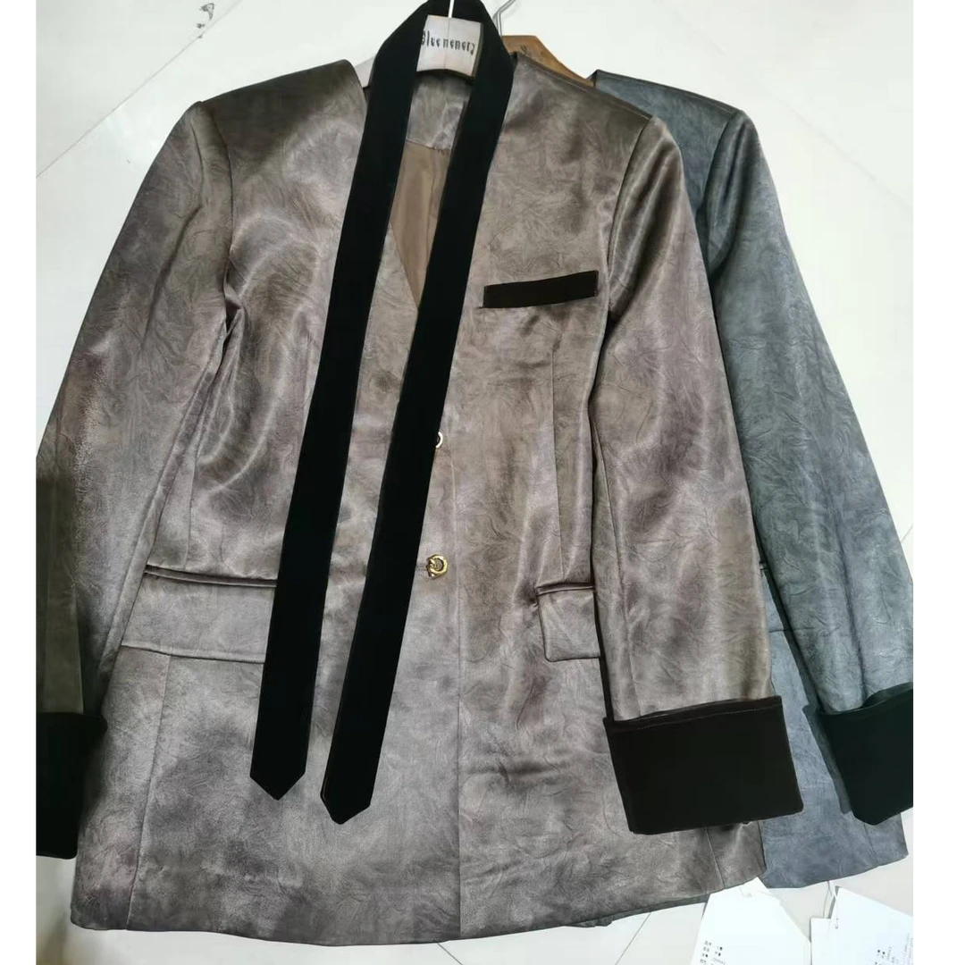 QM-083两色V领拼接百搭休闲外套