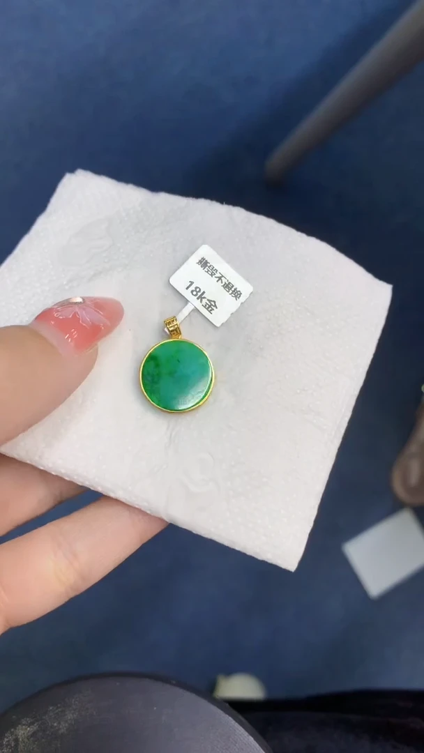 颈饰18K金镶嵌翡翠1