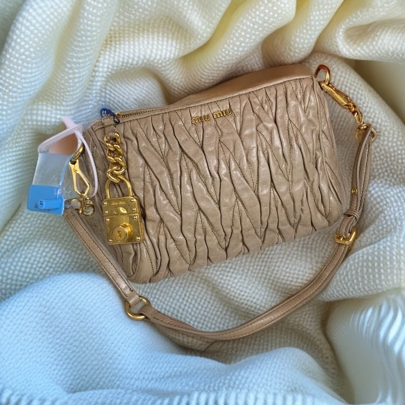 95新 MIU MIU/缪缪 灰色金标褶皱包/WJ05123173/3173