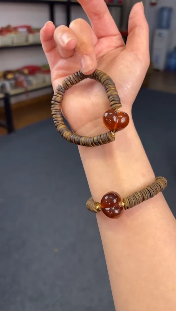 手链琥珀银S925镶嵌   绿奇楠沉香药片琥珀桃心多样性发其一