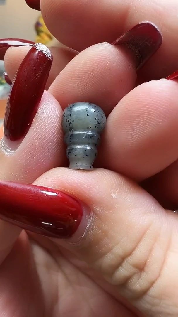 和田玉未镶嵌颈饰青花三通