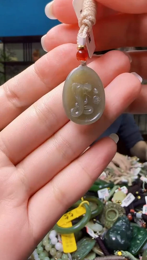 颈饰未镶嵌和田玉1