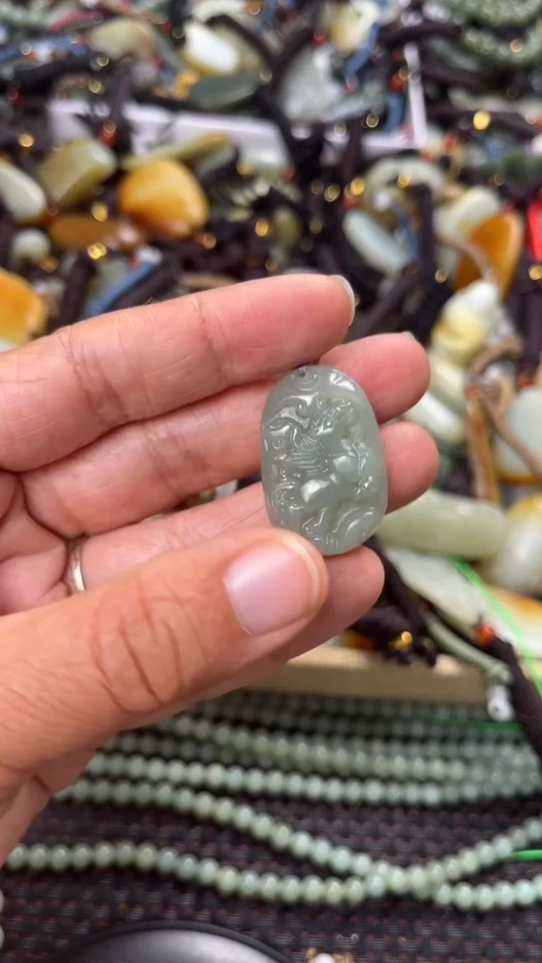 【闪购商品】和田玉颈饰未镶嵌多样性发货没有证书拍一发一有瑕