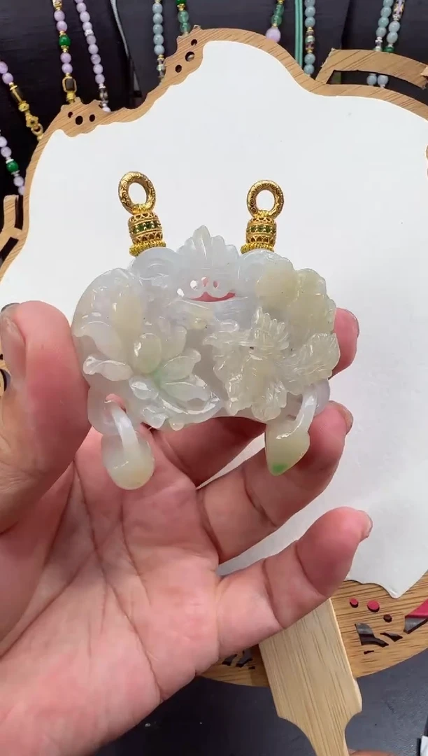翡翠未镶嵌颈饰吊坠