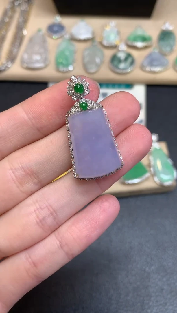 【闪购商品】翡翠颈饰18K金镶嵌无事牌【无服务费】