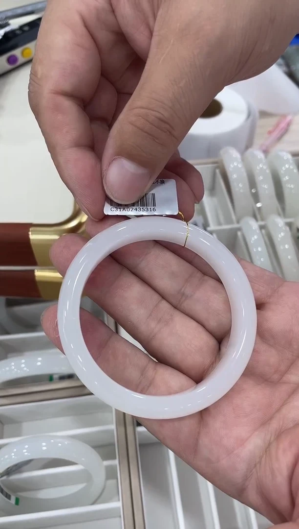 未镶嵌手镯和田玉60圈口 5316