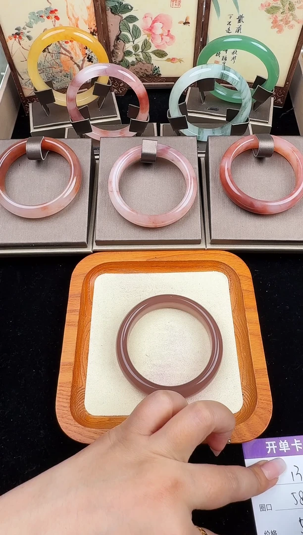 石英质玉手镯未镶嵌13