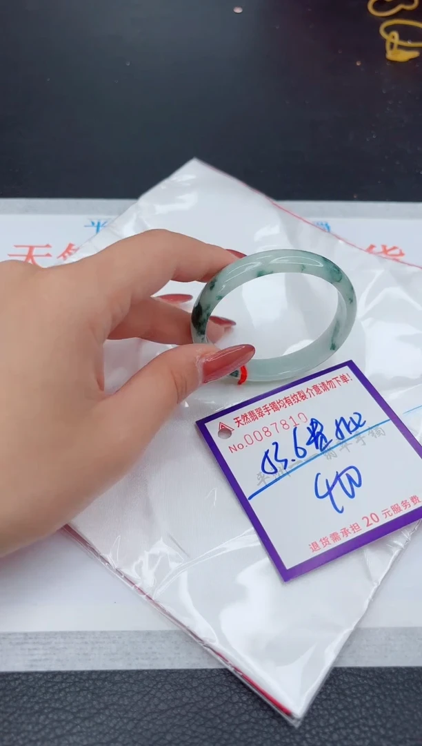 翡翠手镯未镶嵌1
