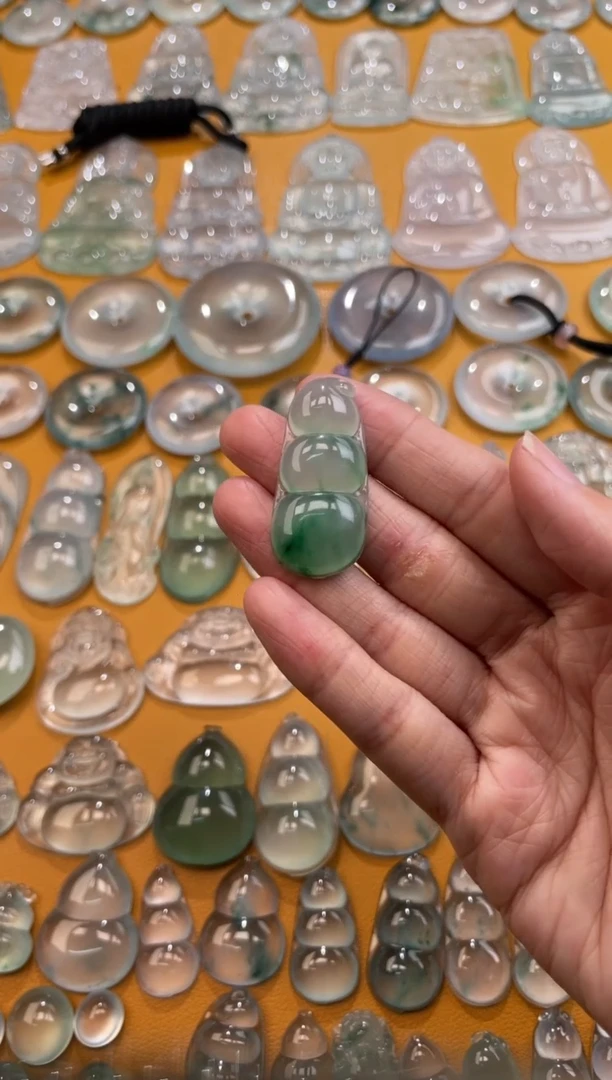 【闪购商品】翡翠吊坠(不含链)未镶嵌豆子37.1 17.1 6