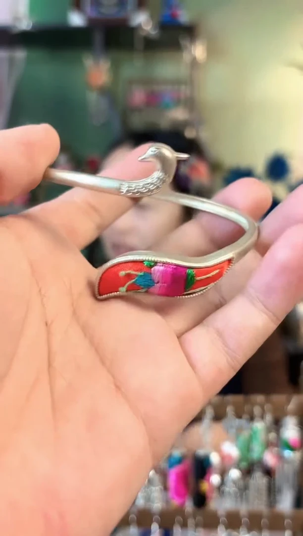 彩云南阁非遗老绣饰品696*