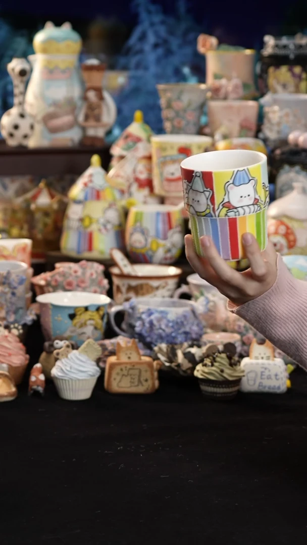 摆件陶景德镇釉下彩手绘设计师款陶瓷