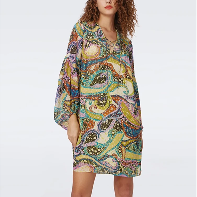 葭恩V领系带抽象艺术多彩色佩斯利图案长袖短款宽松连衣裙0347
