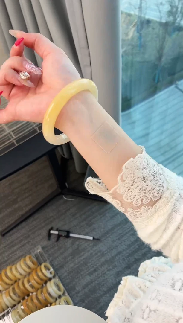 未镶嵌手镯石英质玉26.57