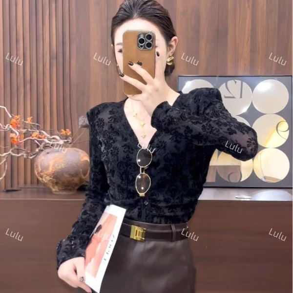 璐璐定制--2025秋季新款V领褶皱修身显瘦洋气百搭植绒打底小衫