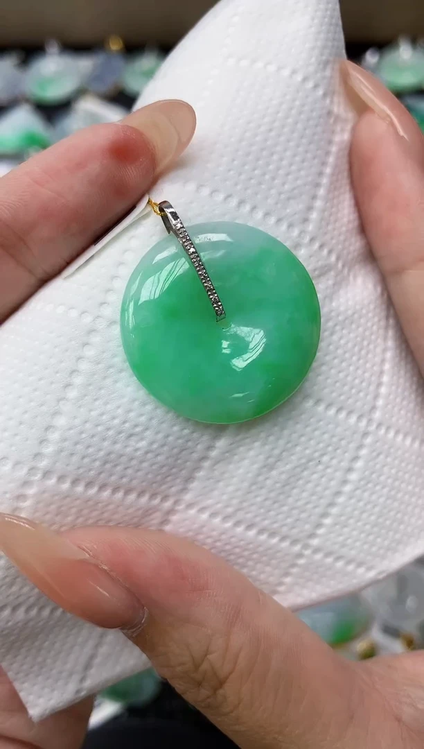 颈饰18K金镶嵌翡翠11111111111