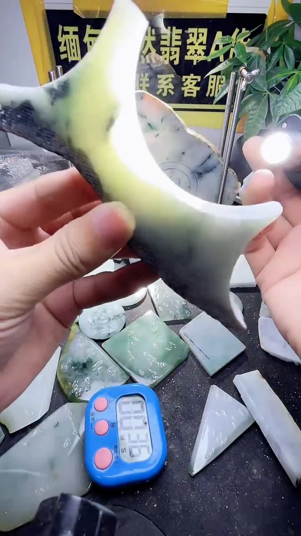 翡翠未镶嵌颈饰翡翠