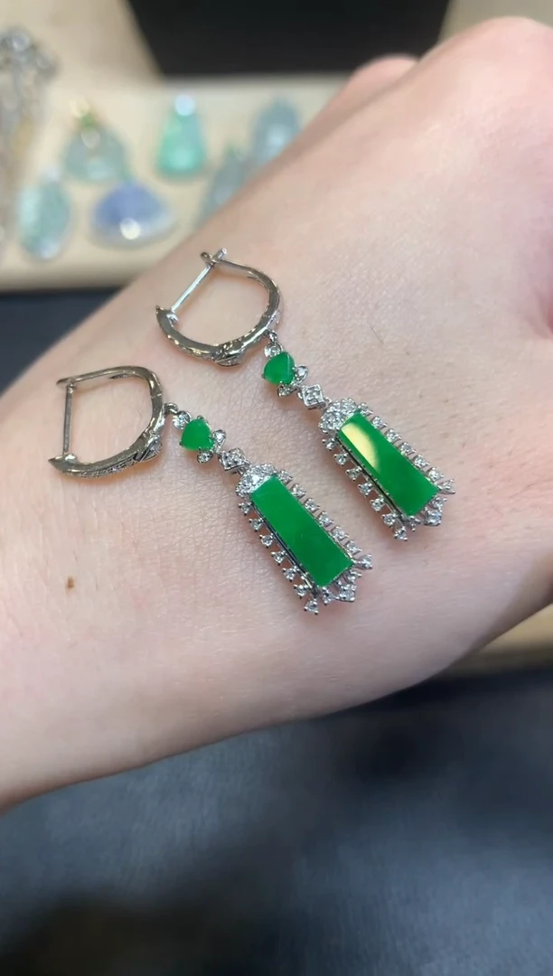 翡翠18K金镶嵌耳饰无事牌【无服务费】