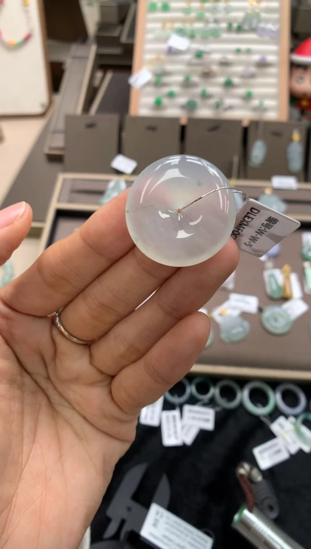 颈饰未镶嵌翡翠平安扣