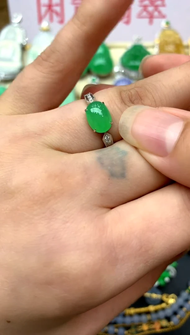 18K金镶嵌戒指翡翠240 -中国好珍宝