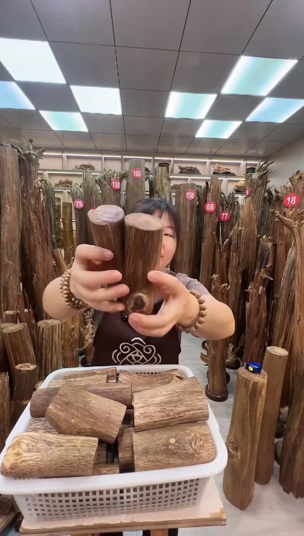 沉香碎屑沉香沉香原料摆件工艺品一百元以上带底座