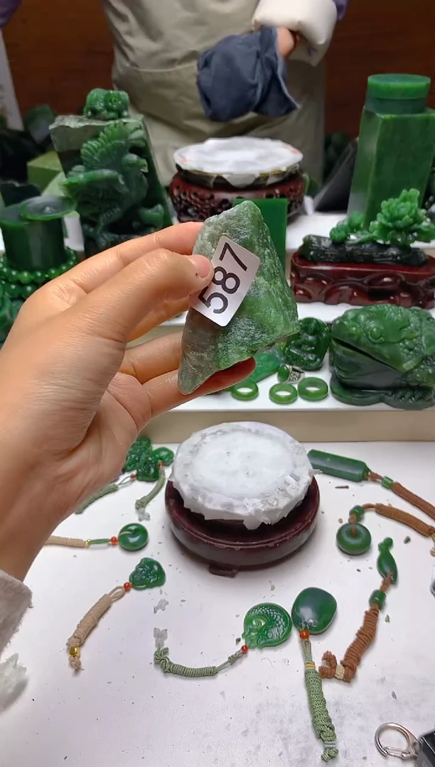 未镶嵌和田玉摆件1