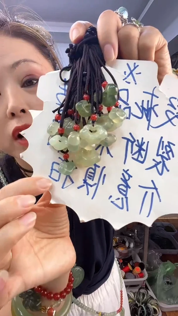 蛇纹石玉未镶嵌锁多样性发货其中之一