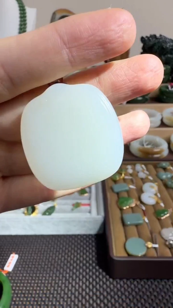 颈饰未镶嵌和田玉挂件