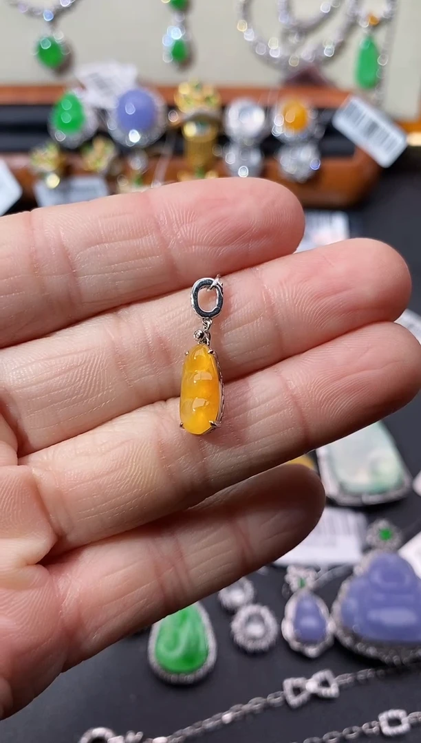【闪购商品】翡翠吊坠(不含链)18K金镶嵌吊坠